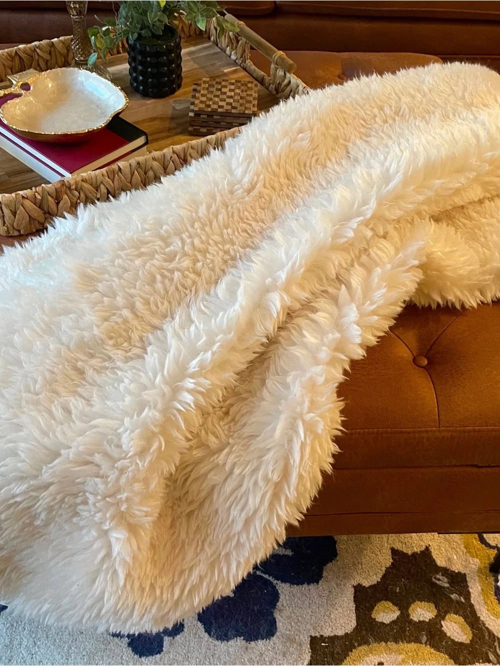 Pottery Barn Luxurious Cream Faux Fur Throw Blanket - Plush Home Bedding